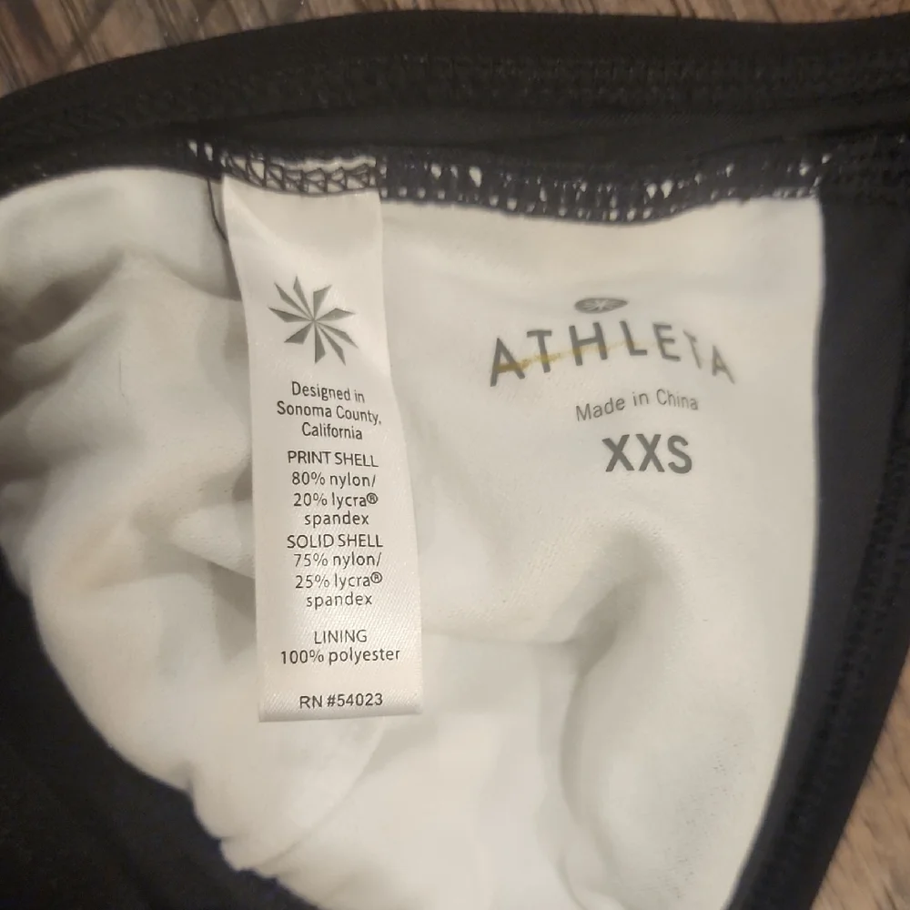 Athleta Black and White Geometric Bikini Top - Picture 3 of 4